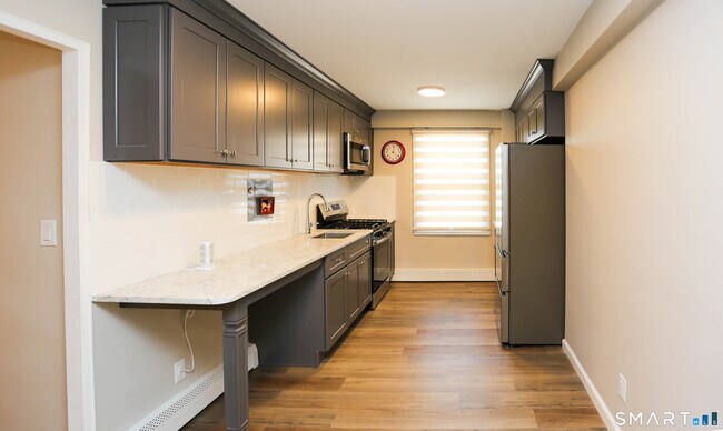 Building Photo - 30 Glenbrook Rd