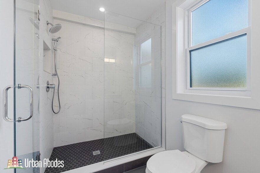 Building Photo - 6423 N Washtenaw Ave