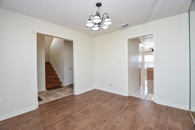 Building Photo - 4026 Almond Lake Dr
