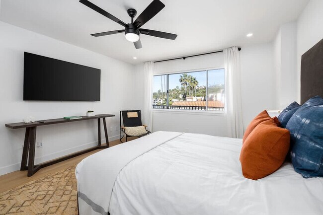 Building Photo - 4747 Marina Dr