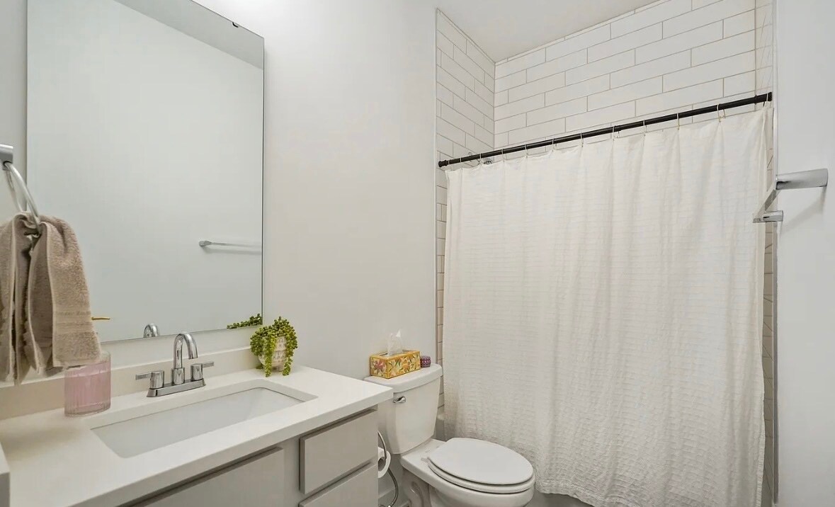 Building Photo - 2125 Coretta Way