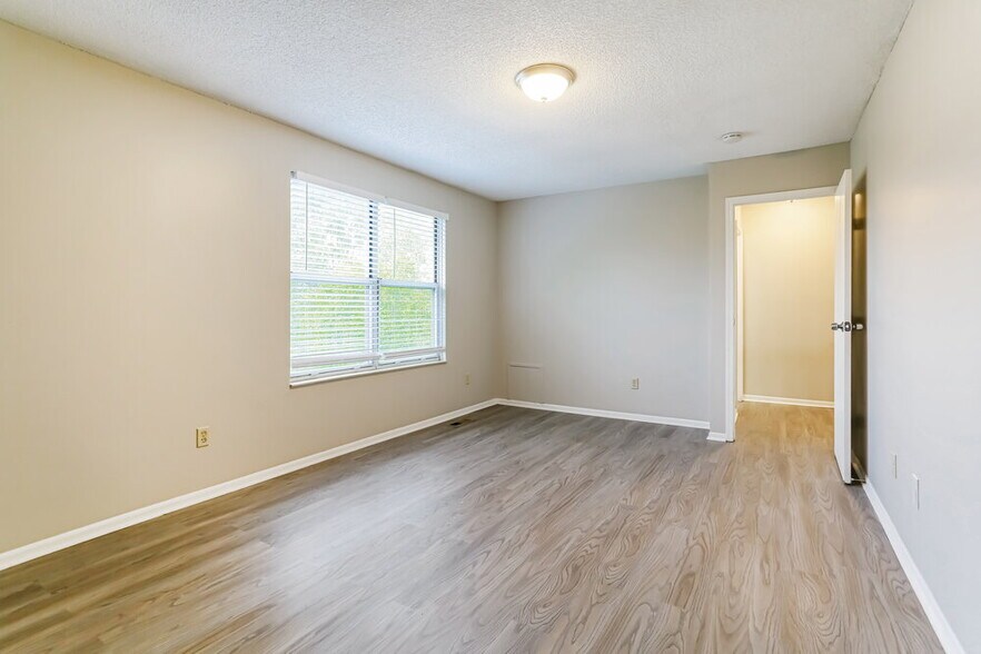 Building Photo - 6208 Glencairn Cir