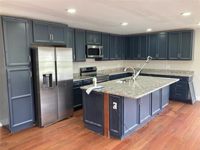 Building Photo - 705 Pleasant Valley Drive