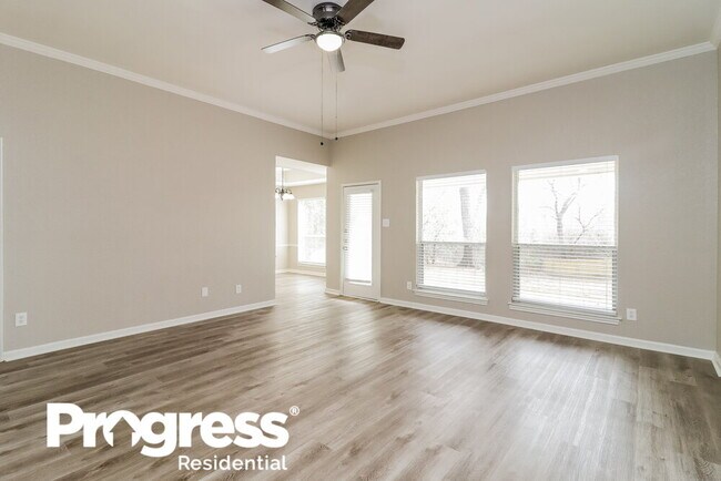 Building Photo - 527 W Crossland Blvd