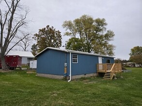 Building Photo - Recently Remodeled