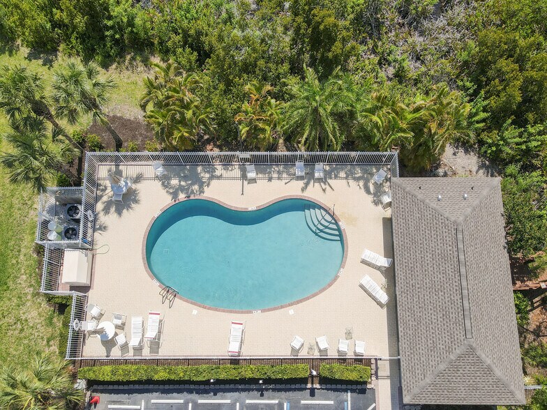 pool - 3409 10th Ln W