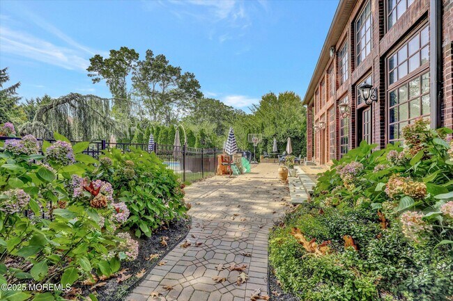 Building Photo - 13 Valley Forge Rd