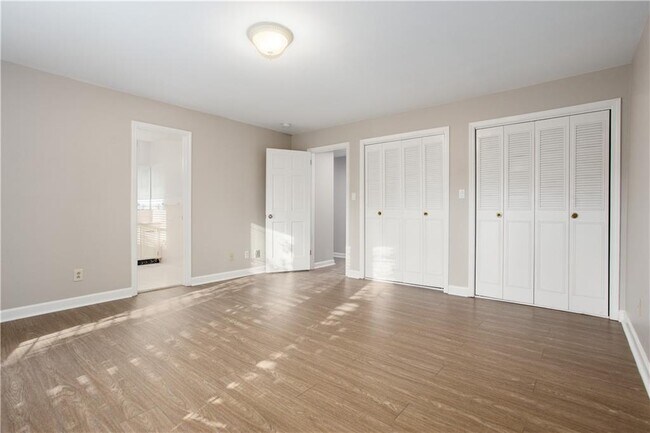 Building Photo - 5647 Queensborough Dr