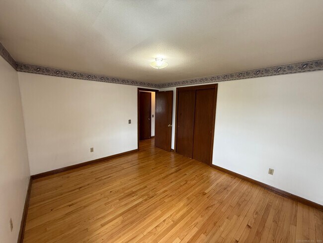 Building Photo - 147 Overlook Ave