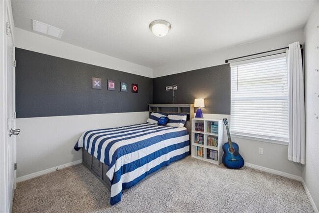 Building Photo - 904 View Dr