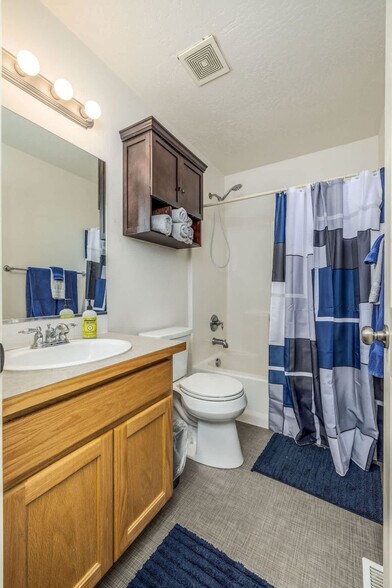 Building Photo - 574 Hydra Pl