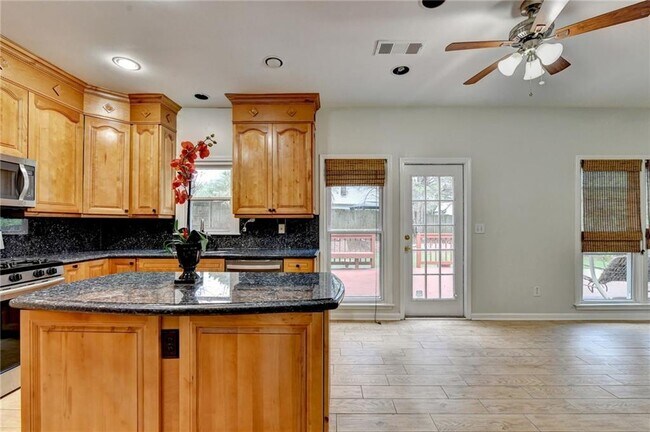 Building Photo - 2835 Crestmont Ct