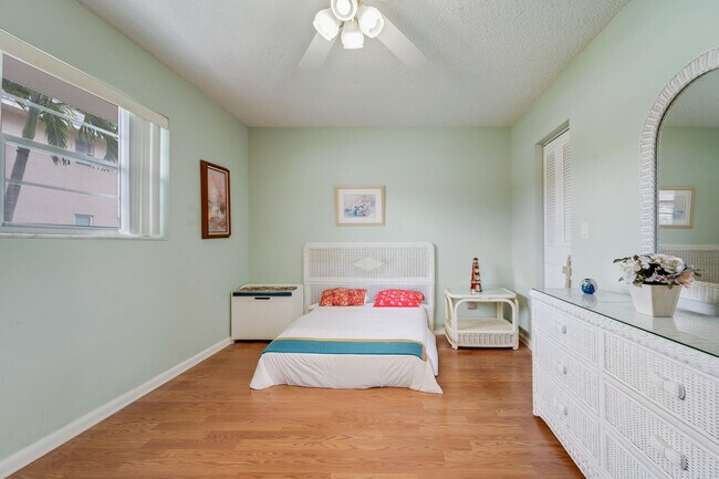 Building Photo - 18081 SE Country Club Dr