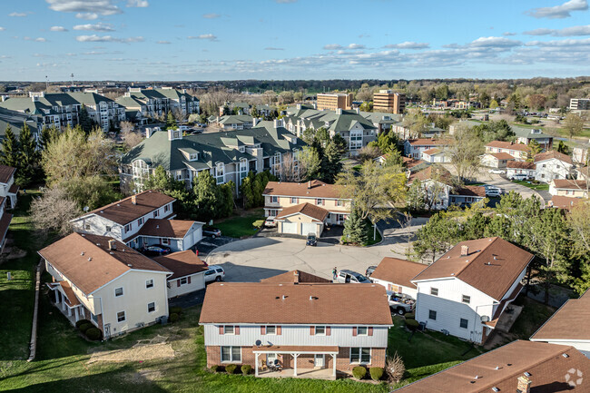 Building Photo - Brookfield Hills Townhouses