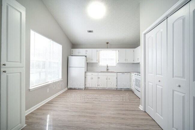 Building Photo - 2840 Pebblebrook Ct