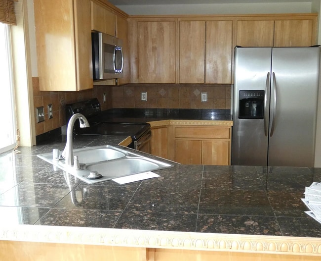 Building Photo - Spacious 4 BR/ 2.5BA