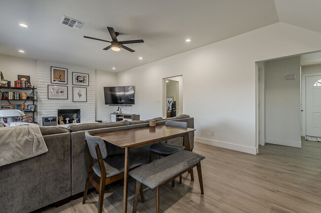Building Photo - 2163 S Las Flores
