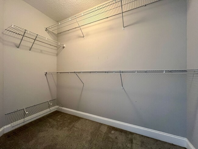 Building Photo - AVAILABLE EARLY APRIL 2026! (Pet Friendly)