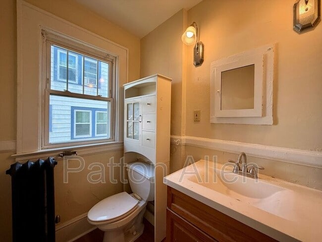 Building Photo - 19 Saluda St