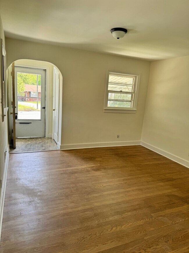 Building Photo - Cute 3 Br, 1 1/2 Bath home for rent