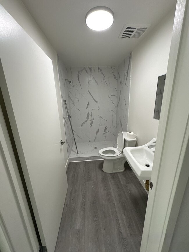 Building Photo - 226 W 87th St