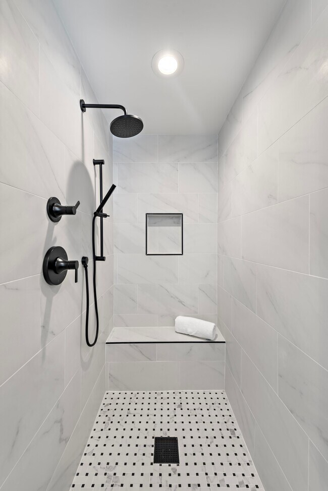 Building Photo - 84 Sidney Bay Dr