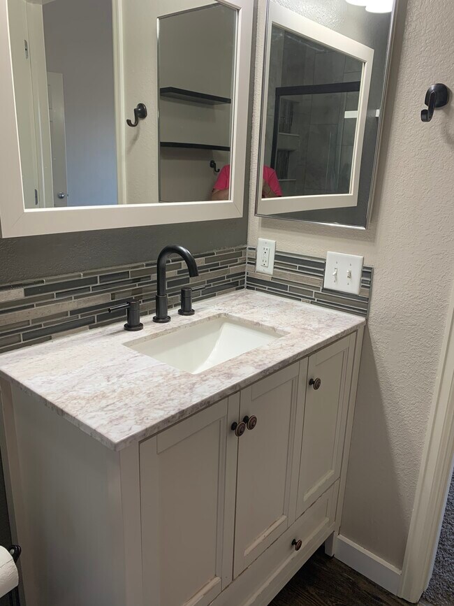 Master bath - 5551 29th St