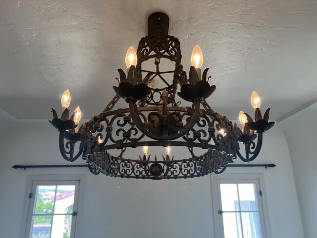 Period chandelier - 1614 Cimarron St