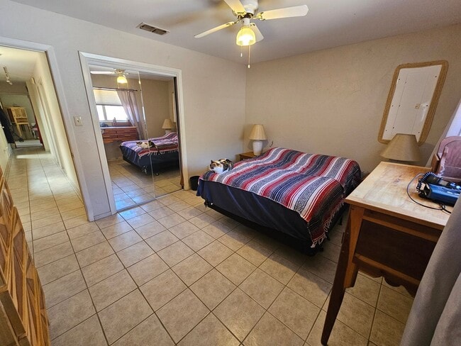 Building Photo - Unique location, breathtaking views, wonde...