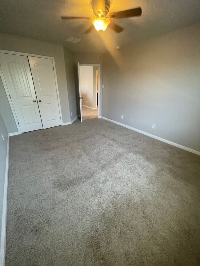 Building Photo - 22427 Carriage Bush