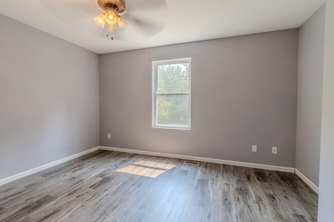 Building Photo - 11821 Lillian Lee Dr