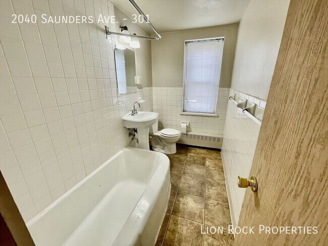 Building Photo - 2040 W Saunders Ave