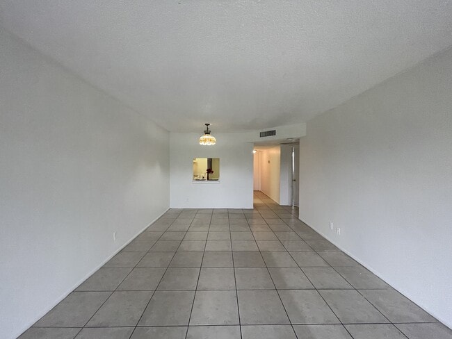 Building Photo - 8000 S Colony Cir