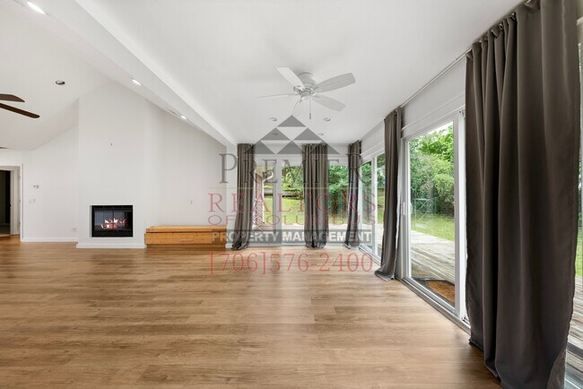 Building Photo - 2250 Rock Springs Ct