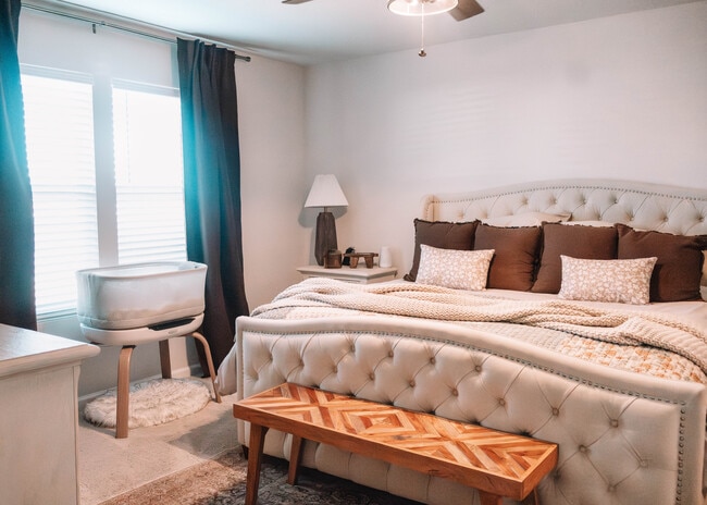 Building Photo - 228 Lockwood Way E