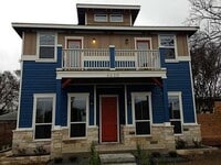Building Photo - 4X3 Home Close to Campus!