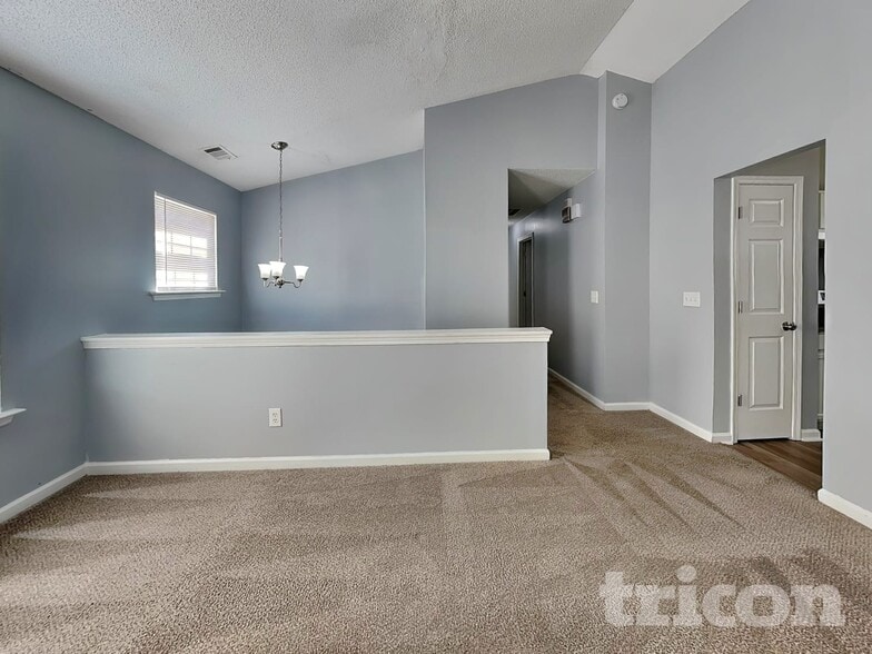 Building Photo - 245 Longview Dr