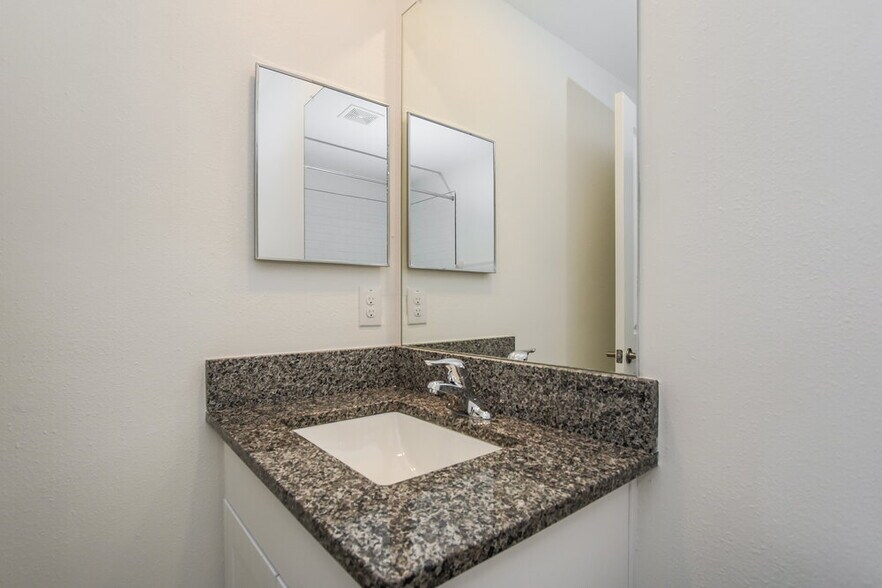 Building Photo - 2141 Great Sapphire Ln
