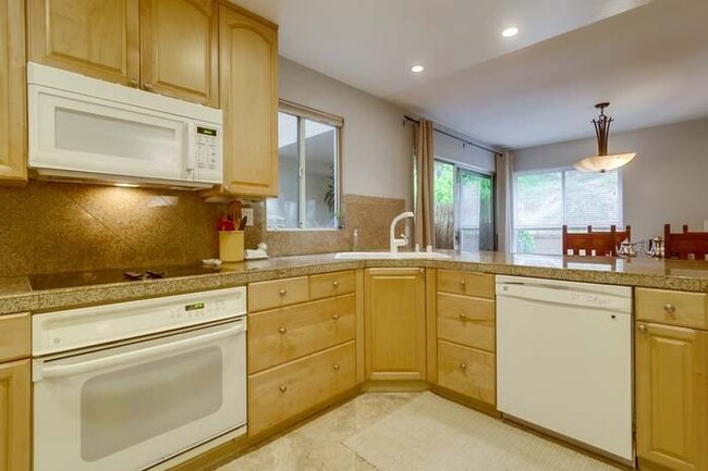 Kitchen - 930 Via Mil Cumbres Via