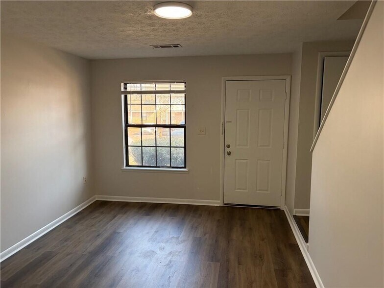 Building Photo - 3 Eastview Cir