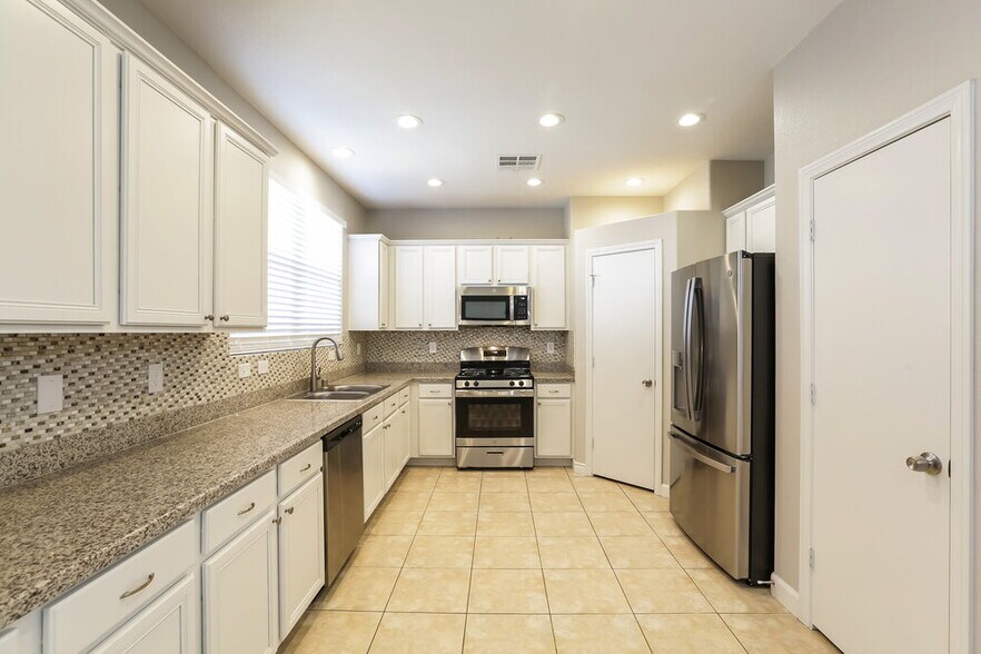Building Photo - 8838 Ashley Park Ave