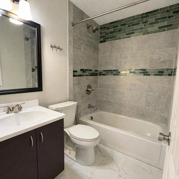 Building Photo - 581 SW Banks Terrace