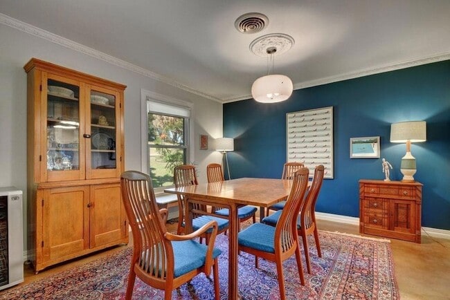 Building Photo - 1708 Windoak Dr