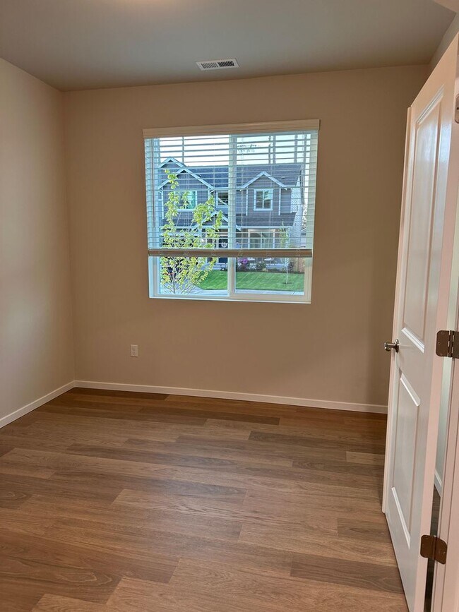 Building Photo - Beautiful Spanaway Home! Apply Today
