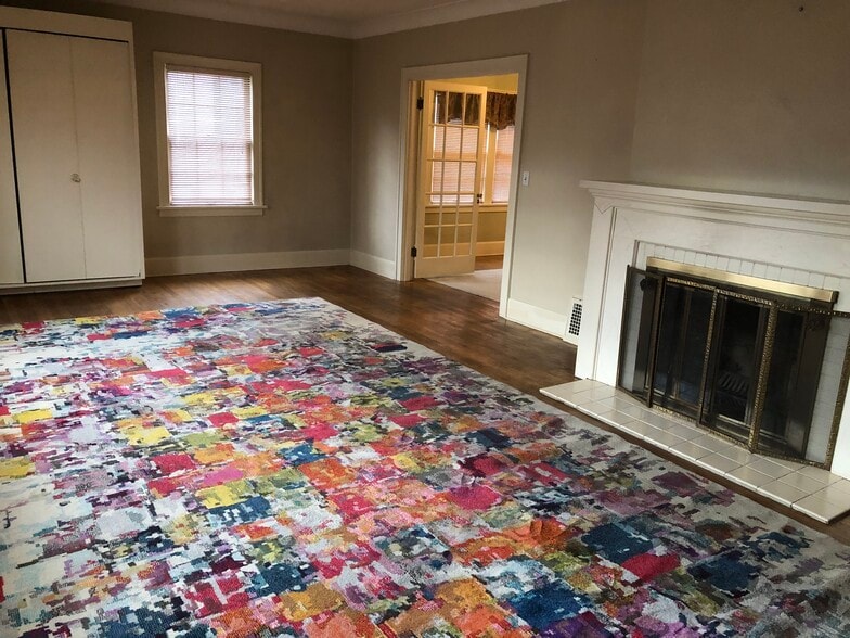 livingroom - 207 S 16th Ave