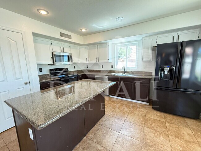 Building Photo - 1249 W Kelly Ln