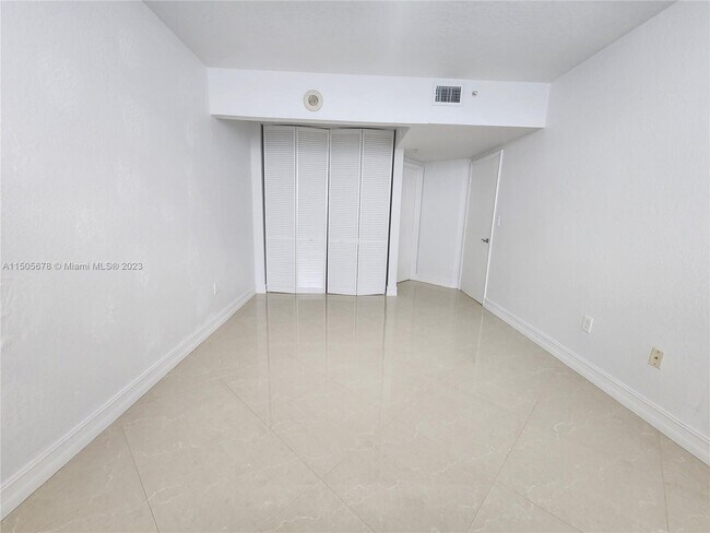 Building Photo - 1625 Kennedy Cswy