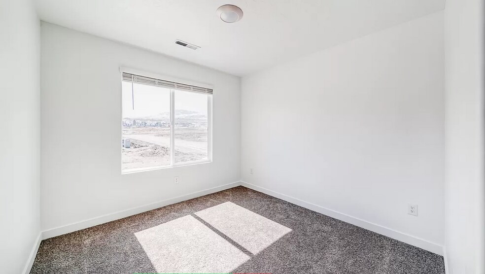 room 1 - 1068 E Scuttlebutt Ln