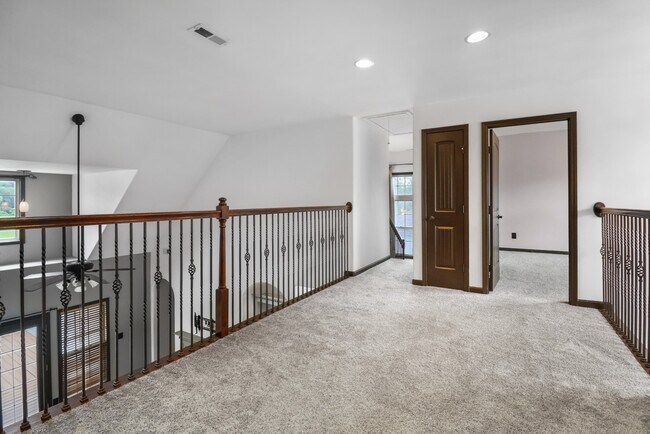 Building Photo - 869 E Accipiter Cir