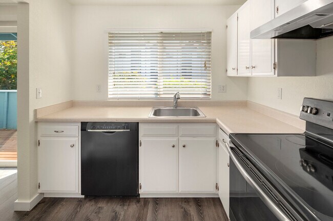 Building Photo - 3124 NE 147th St